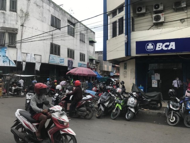 TOKO 3 LANTAI LOKASI STRATEGIS KAWASAN BISNIS KOTA BANJARMASIN DAN PROVINSI KALIMANTAN SELATAN (SEBERANG BANK BCA, JALAN KATAMSO PASAR LIMA)