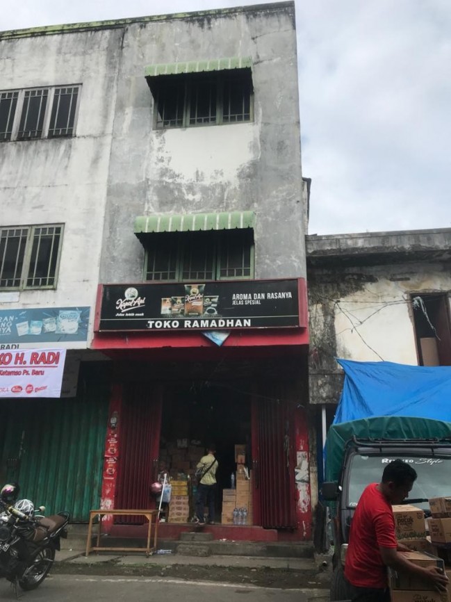 TOKO 3 LANTAI LOKASI STRATEGIS KAWASAN BISNIS KOTA BANJARMASIN DAN PROVINSI KALIMANTAN SELATAN (SEBERANG BANK BCA, JALAN KATAMSO PASAR LIMA)
