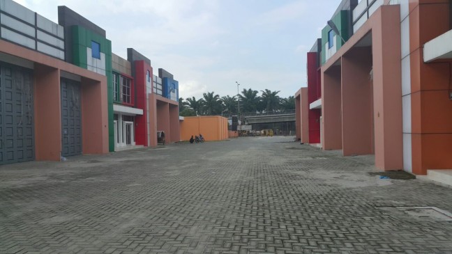 Amplas Warehouse.