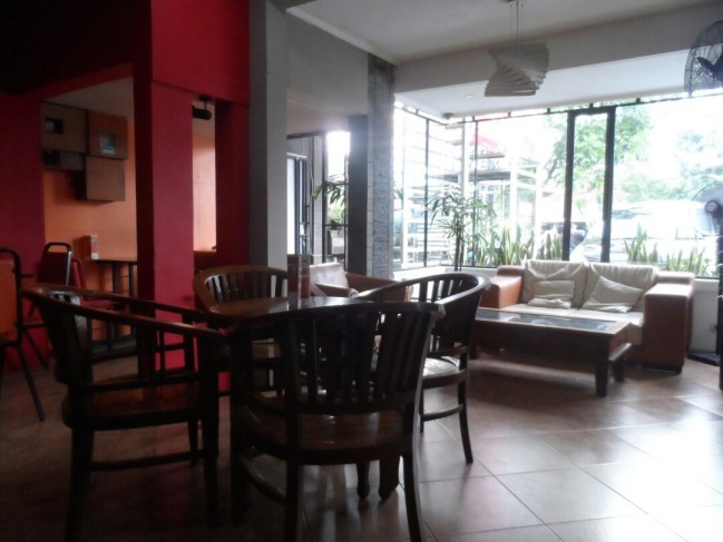 Lokasi strategis.
