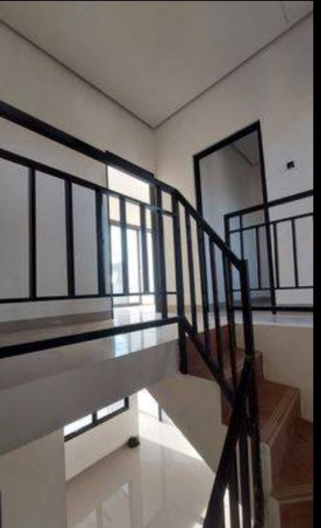 Rumah Secondary di Bekasi Timur, Bekasi - Luas 71m² Bangunan 126m²