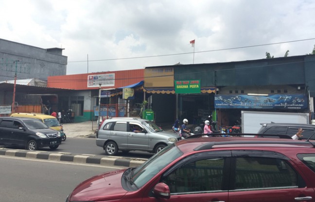 Ruang Usaha Pinggir Jalan Utama Di Ciledug