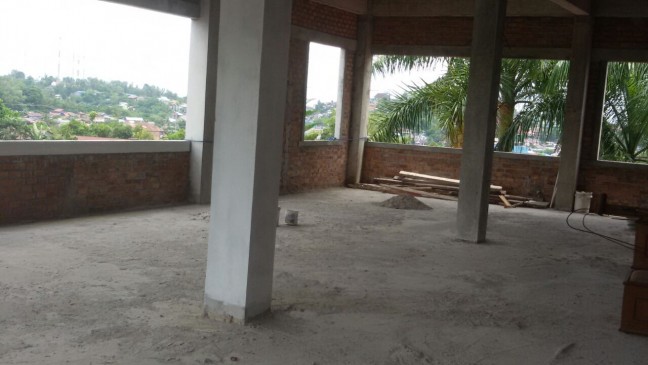 Tempat Usaha Dengan Parkir Luas