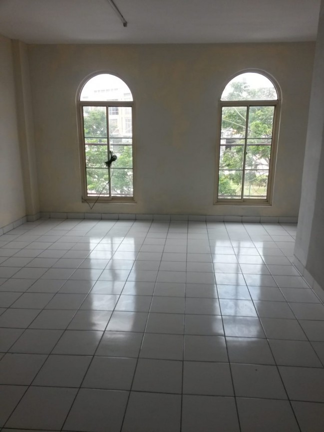 Ruko Baru Renovasi dan siap huni di Ruko Riviera Palem semi Karawaci Tangerang