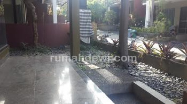 Rumah minimalis dg Kolam renang pribadi