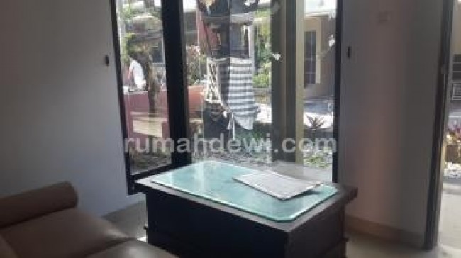 Rumah minimalis dg Kolam renang pribadi
