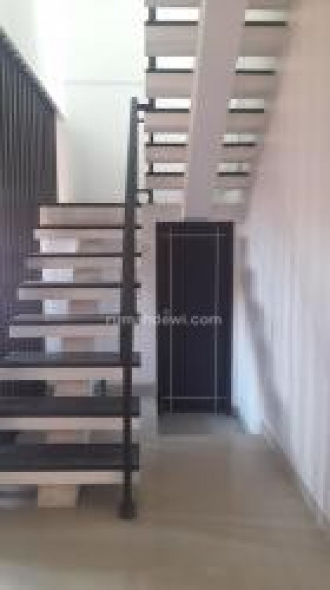 Rumah minimalis dg Kolam renang pribadi