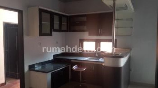 Rumah minimalis dg Kolam renang pribadi