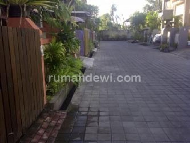 rumah minimalis di kerobokan jalan tangkuban perahu