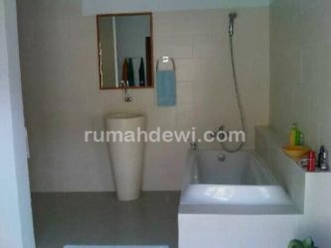 Jual Rumah Full Furnish Semi Villa Di Kerobokan, Bali