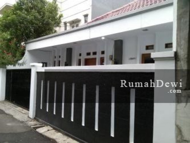 Rumah Tebet Timur disewa, jln 1 mobil, Kamar banyak, bebas banjir, dekat sekolah