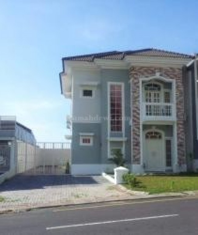 Rumah di Citraland Manado