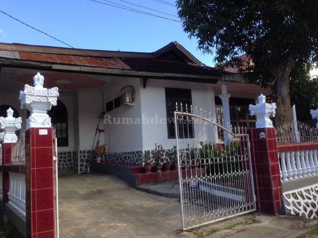 Dijual rumah + tanah