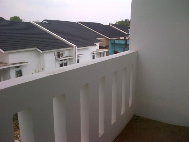Rumah Baru Dua Lantai Dengan Tanah Sangat Luas Untuk Penambahan Bangunan Harga Nego