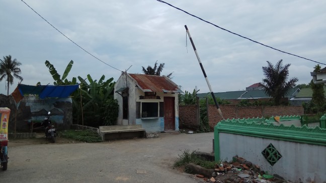 tanah kosong tepi jalanj