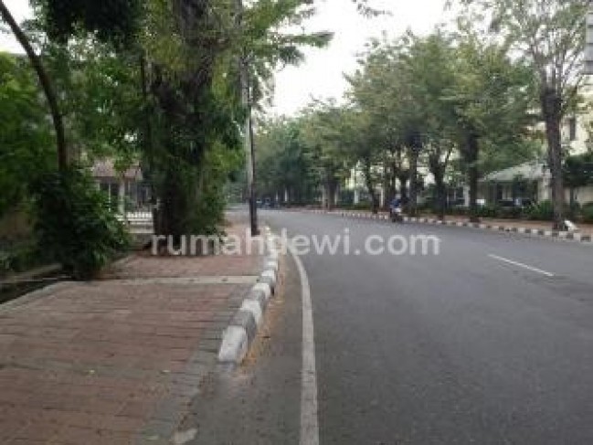 Kavling di Jakpus, Sangat Luas