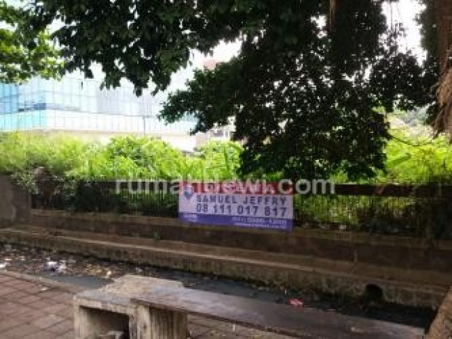 Kavling di Jakpus, Sangat Luas
