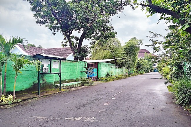 TANAH PEKARANGAN 3 MUKA TENGAH KOTA SELATAN STADION MANDALA KRIDA