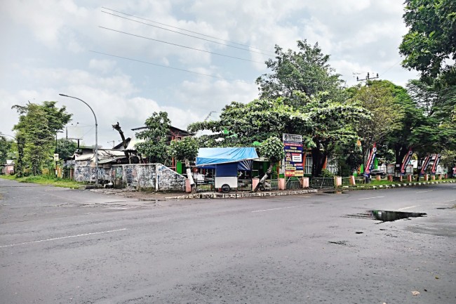 TANAH PEKARANGAN 3 MUKA TENGAH KOTA SELATAN STADION MANDALA KRIDA