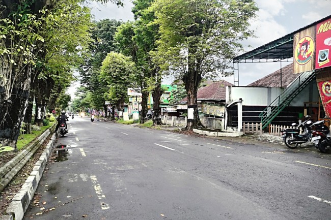 TANAH PEKARANGAN 3 MUKA TENGAH KOTA SELATAN STADION MANDALA KRIDA