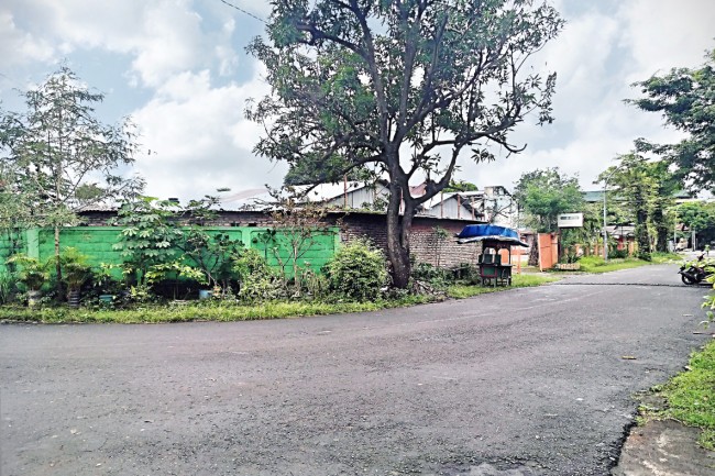 TANAH PEKARANGAN 3 MUKA TENGAH KOTA SELATAN STADION MANDALA KRIDA