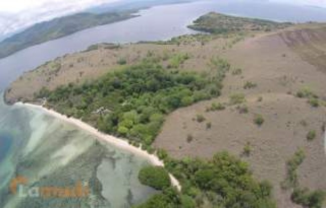 Miliki tanah dengan pantai dan bukit yang menawan di Pulau Sababi, Labuan Bajo