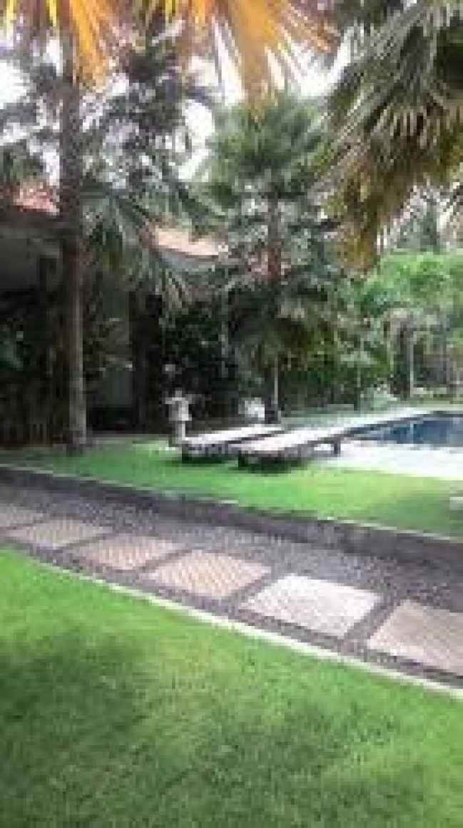 Dijual vila luas tanah 15are