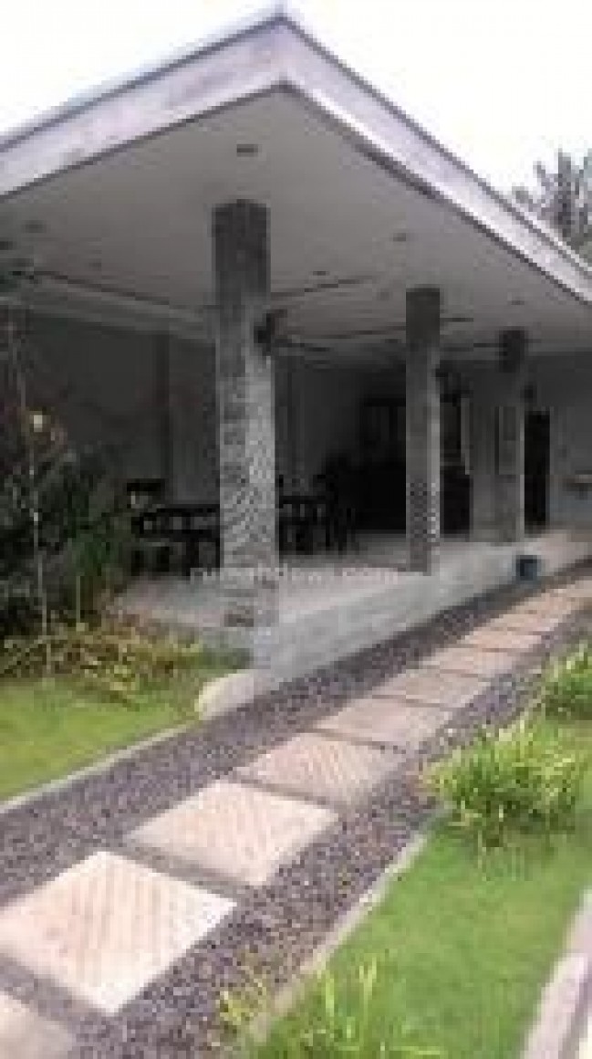 Dijual vila luas tanah 15are