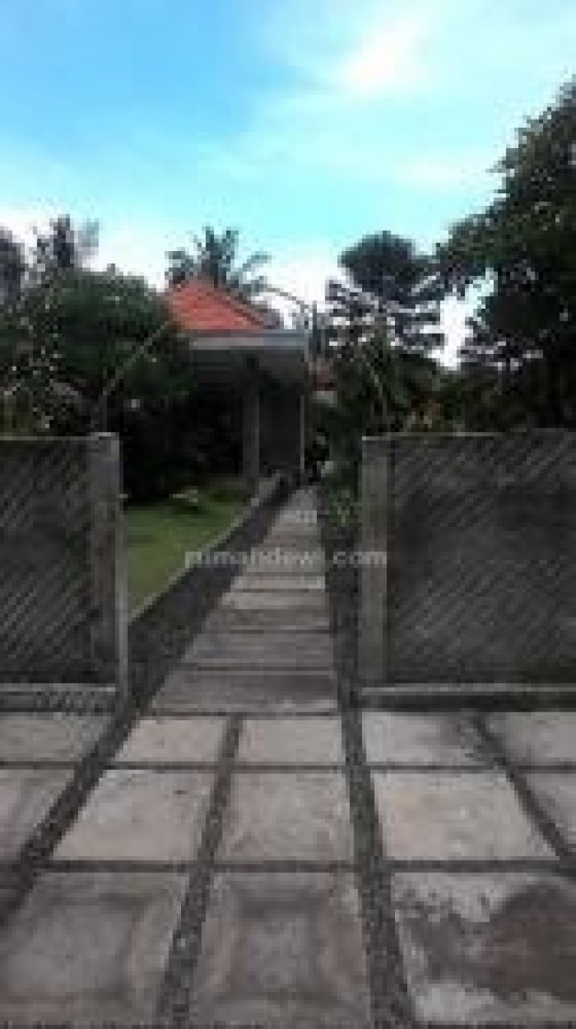 Dijual vila luas tanah 15are