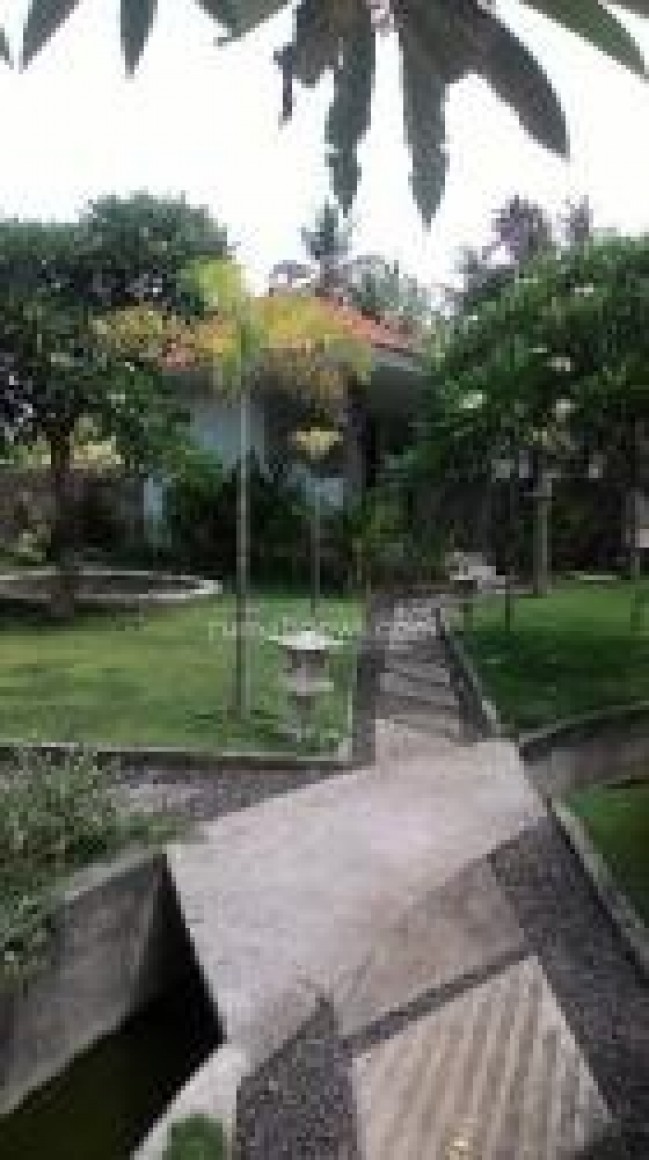 Dijual vila luas tanah 15are