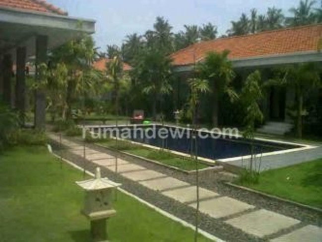 Dijual vila luas tanah 15are