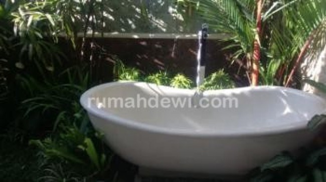 Dijual villa komersil