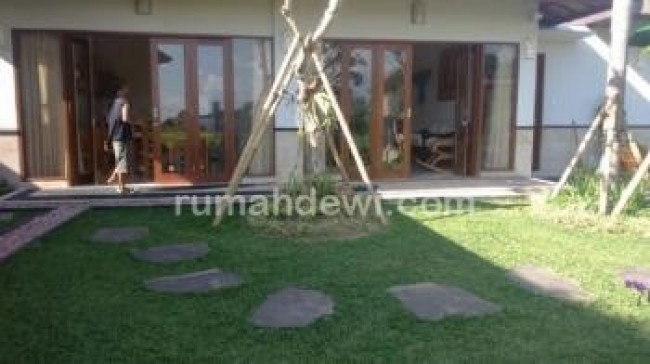 Dijual villa komersil