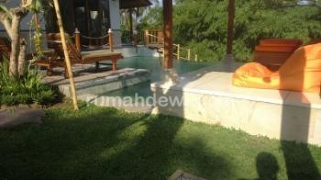 Dijual villa komersil