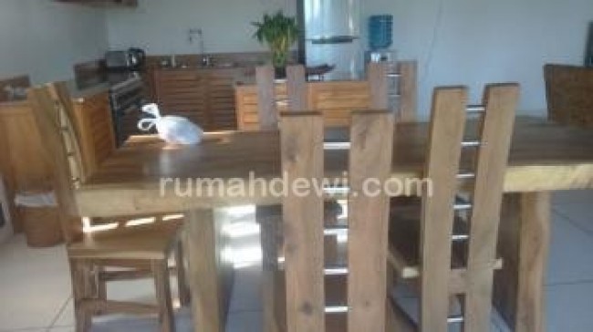 Dijual villa komersil