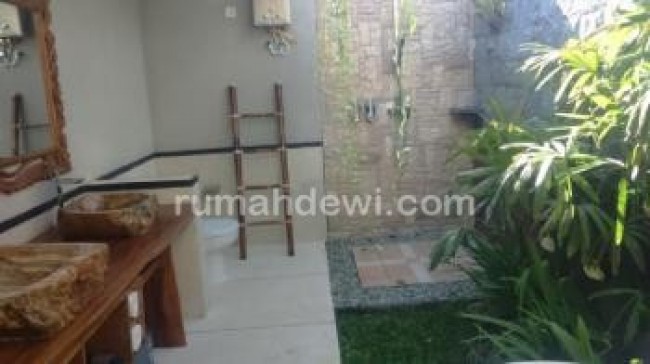 Dijual villa komersil