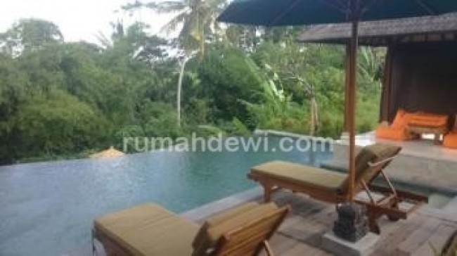 Dijual villa komersil