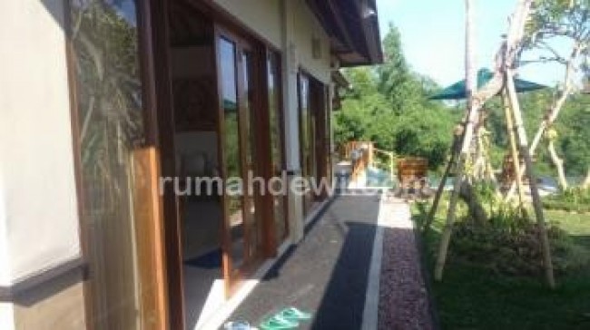 Dijual villa komersil
