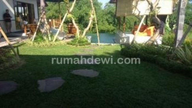 Dijual villa komersil