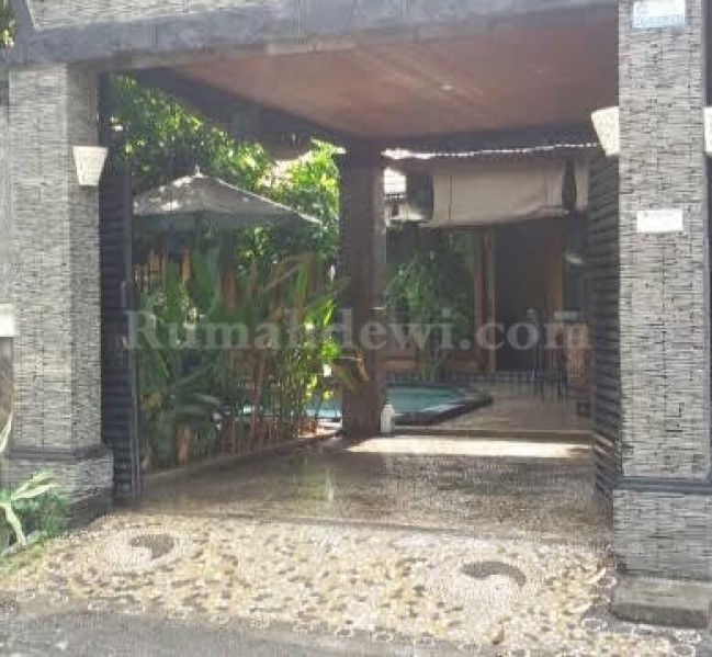 TWO 3 BEDROOM VILLAS SIDE BY SIDE AVAILABLE FOR 10 YEAR LEASE BIDIDARI SEMINYAK