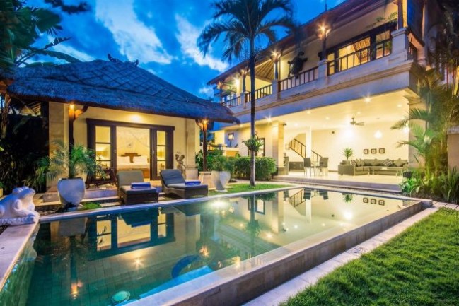 Outstanding leasehold property 2 minute stroll to all the restaurants in Oberoi Seminyak.