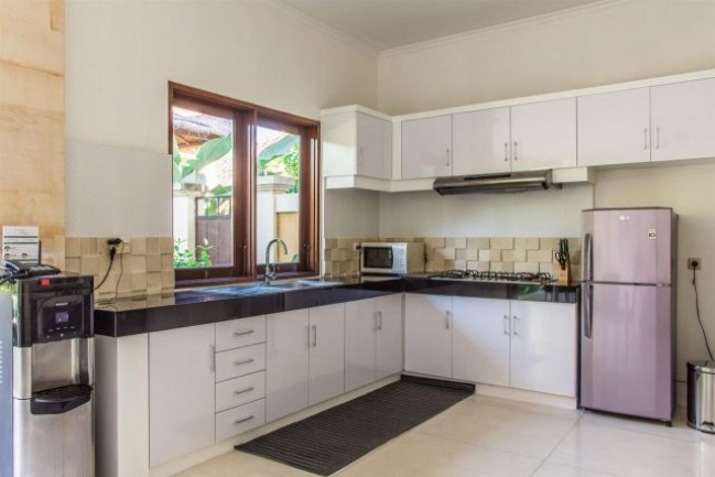 Outstanding leasehold property 2 minute stroll to all the restaurants in Oberoi Seminyak.