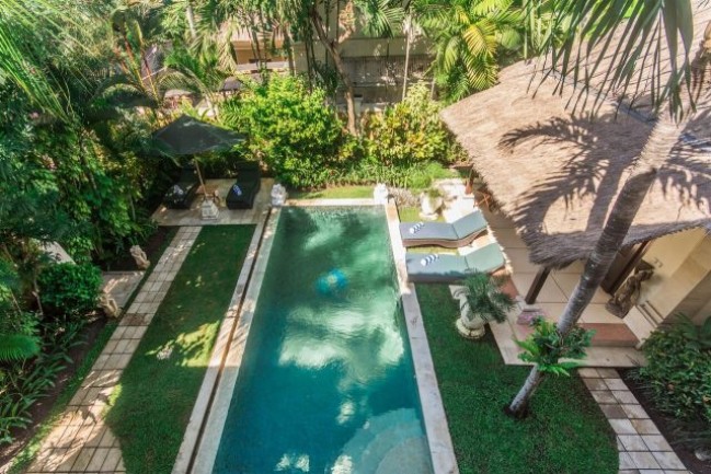 Outstanding leasehold property 2 minute stroll to all the restaurants in Oberoi Seminyak.