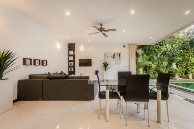 Outstanding leasehold property 2 minute stroll to all the restaurants in Oberoi Seminyak.