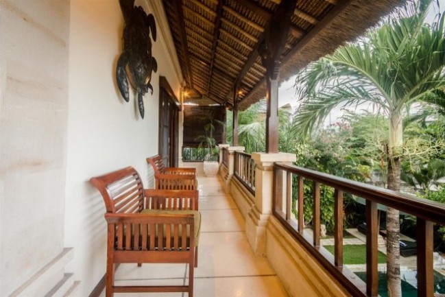 Outstanding leasehold property 2 minute stroll to all the restaurants in Oberoi Seminyak.