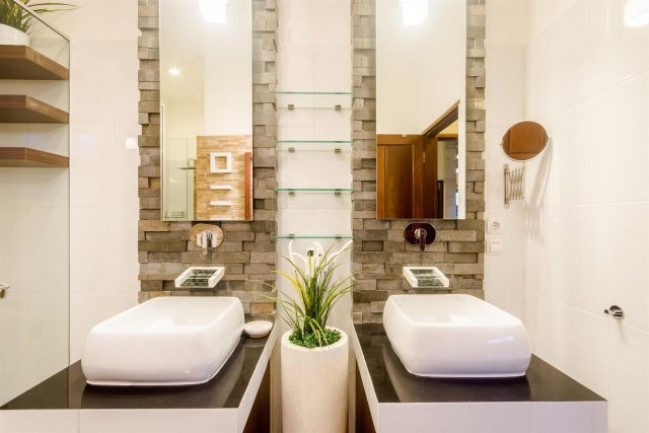 Outstanding leasehold property 2 minute stroll to all the restaurants in Oberoi Seminyak.