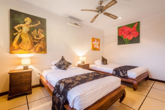 Outstanding leasehold property 2 minute stroll to all the restaurants in Oberoi Seminyak.