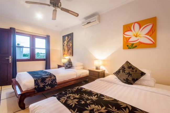 Outstanding leasehold property 2 minute stroll to all the restaurants in Oberoi Seminyak.