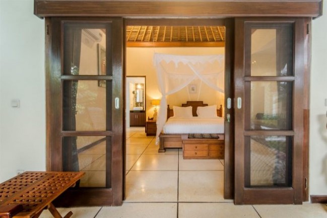 Outstanding leasehold property 2 minute stroll to all the restaurants in Oberoi Seminyak.