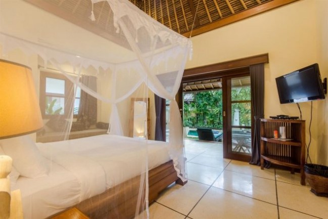 Outstanding leasehold property 2 minute stroll to all the restaurants in Oberoi Seminyak.